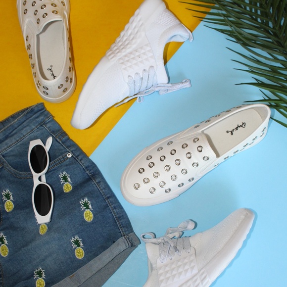 🚨LAST PAIR!!//The Veronica//White Sneakers - Picture 4 of 7